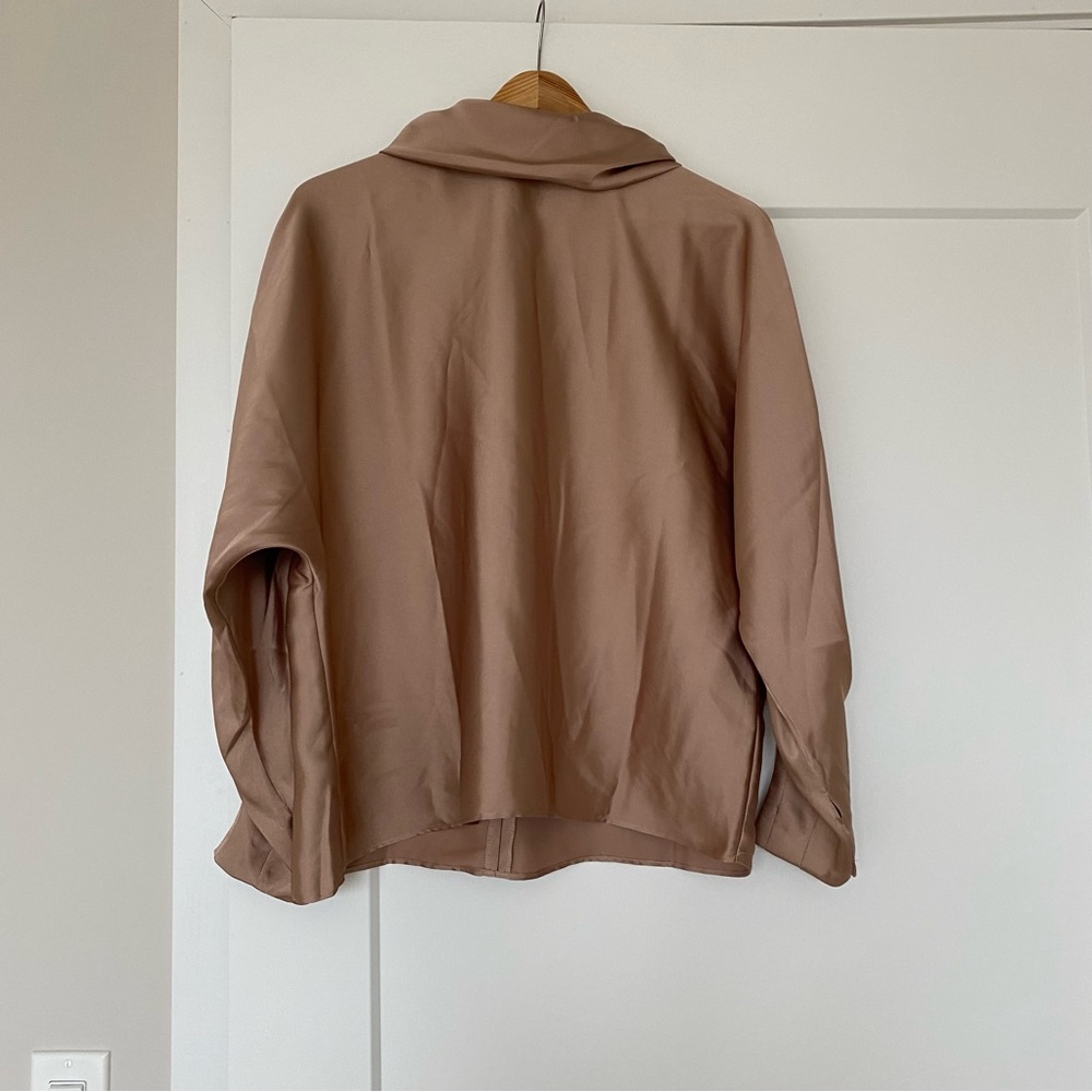 Express satin-like top M